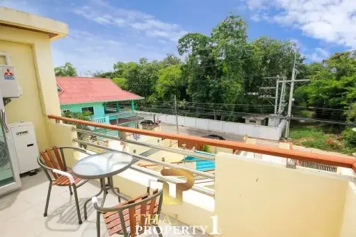 Large 12 Bed Pool Villa / Guest House 1 Minute From Cha Am Beach