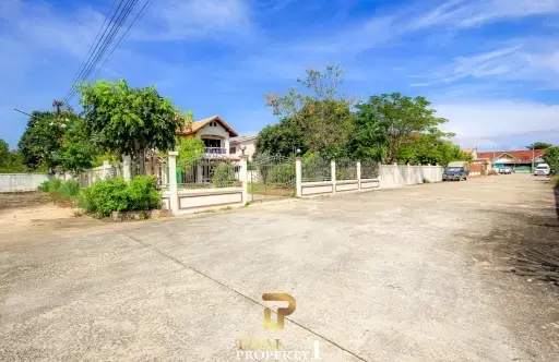 Freestanding 4 Bedroom House On Large Plot - Hua Hin Soi 2