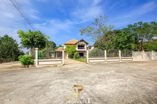 Freestanding 4 Bedroom House On Large Plot - Hua Hin Soi 2