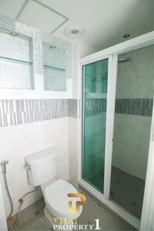 Sea view - Corner one bedroom unit for sale at View Talay 7