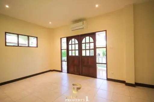 Contemporary 3-Bedroom Home 300 Meter To The Beach - Pak Nam Pran