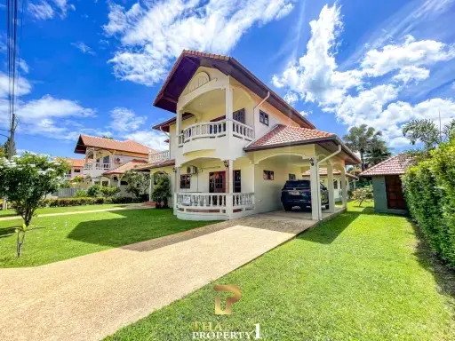 Contemporary 3-Bedroom Home 300 Meter To The Beach - Pak Nam Pran