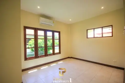 Contemporary 3-Bedroom Home 300 Meter To The Beach - Pak Nam Pran