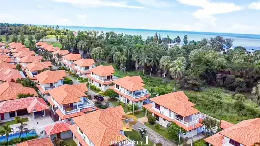 Contemporary 3-Bedroom Home 300 Meter To The Beach - Pak Nam Pran