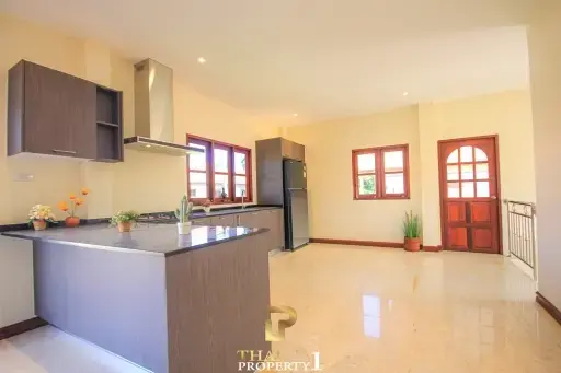 Contemporary 3-Bedroom Home 300 Meter To The Beach - Pak Nam Pran