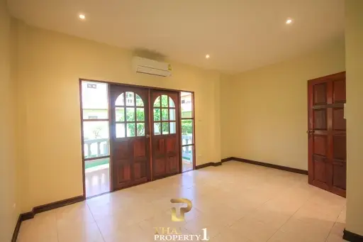 Contemporary 3-Bedroom Home 300 Meter To The Beach - Pak Nam Pran