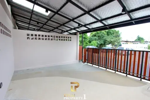 Special Price 4.39 M Pool Villa Townhouse for Sale in Bangsaray Sattahip