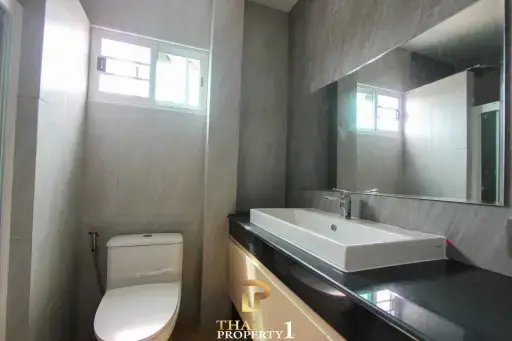 Special Price 4.39 M Pool Villa Townhouse for Sale in Bangsaray Sattahip