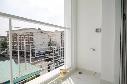 Studio Condo for Sale in Jomtien at The Empire Tower Pattaya - Special Price 2.19M THB