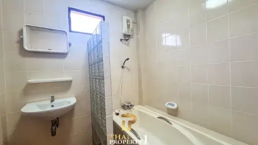 5 Bedroom Freehold House At Khao Noi Village - Hua Hin