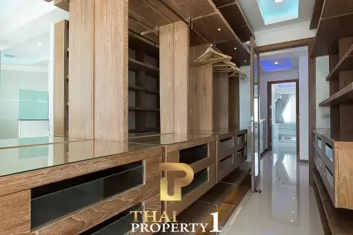 3-Bedroom Penthouse with Panoramic Sea Views - Foreign Ownership in Pratumnak Pattaya Thepthip Mansion