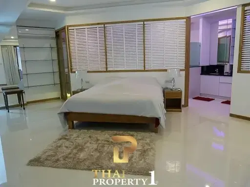 3-Bedroom Penthouse with Panoramic Sea Views - Foreign Ownership in Pratumnak Pattaya Thepthip Mansion