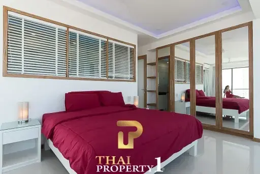 3-Bedroom Penthouse with Panoramic Sea Views - Foreign Ownership in Pratumnak Pattaya Thepthip Mansion