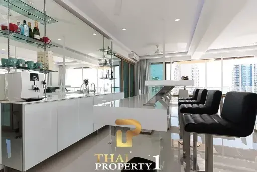 3-Bedroom Penthouse with Panoramic Sea Views - Foreign Ownership in Pratumnak Pattaya Thepthip Mansion