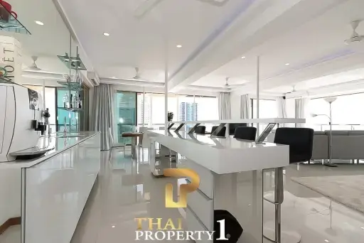 3-Bedroom Penthouse with Panoramic Sea Views - Foreign Ownership in Pratumnak Pattaya Thepthip Mansion