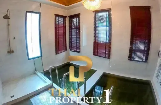 Spacious Pool Access 1 Bedroom Condo for Sale in Jomtien - Espana Condo Resort Pattaya