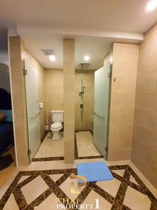 Spacious Pool Access 1 Bedroom Condo for Sale in Jomtien - Espana Condo Resort Pattaya