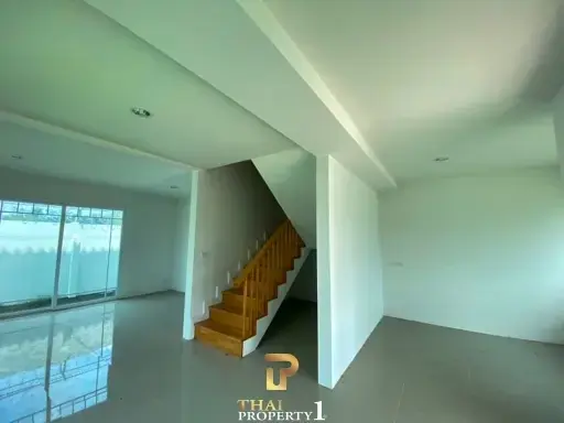 Lake View Townhouse for Sale in Na Jomtien - Bristol Park Pattaya