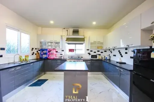 4 Bedroom Private Pool Villa for Sale in Huay Yai, Pattaya