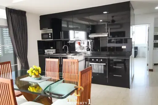 Seaview 2 Bedroom for Sale in Jomtien Complex Condominium