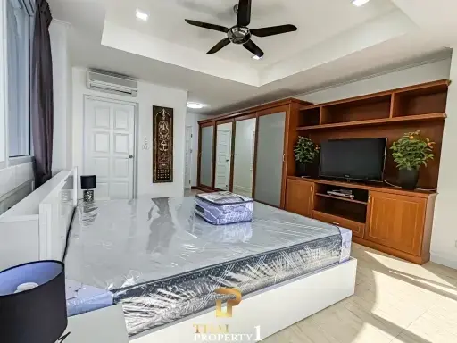 Seaview 2 Bedroom for Sale in Jomtien Complex Condominium