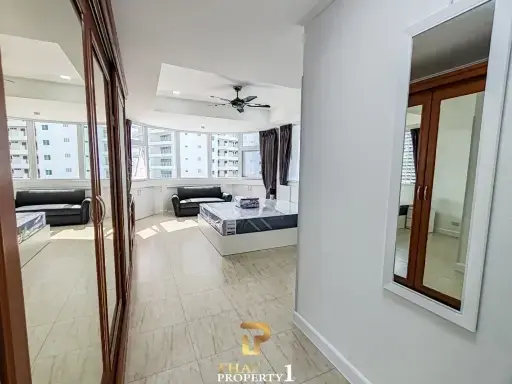 Seaview 2 Bedroom for Sale in Jomtien Complex Condominium