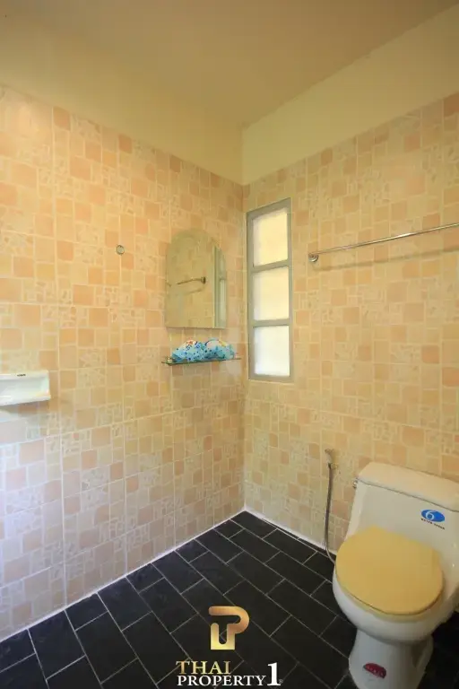 Central 2 Bedroom Townhouse - Makro Cha Am