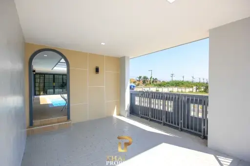 New Modern Central 3 Bedroom Pool Villa - Hua Hin Soi 102