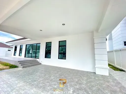 House for Sale Near Bangsaray Beach with Private Swimming Pool - Pattaya Bangsaray