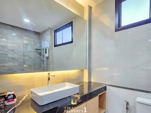 Freestanding 2-Storey Pool Villa for Sale in Huai Yai Soi K9