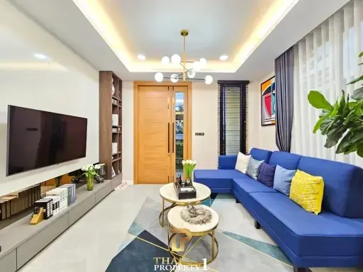 Freestanding 2-Storey Single House for Sale in Huai Yai Soi K9