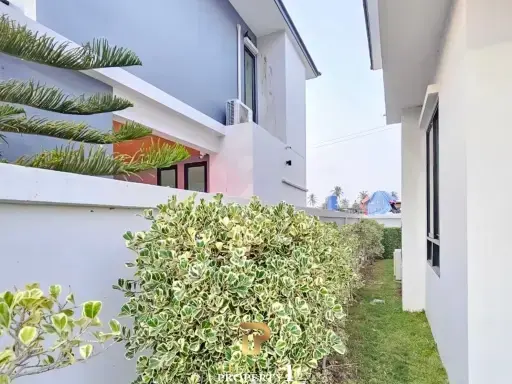 Freestanding 2-Storey Single House for Sale in Huai Yai Soi K9