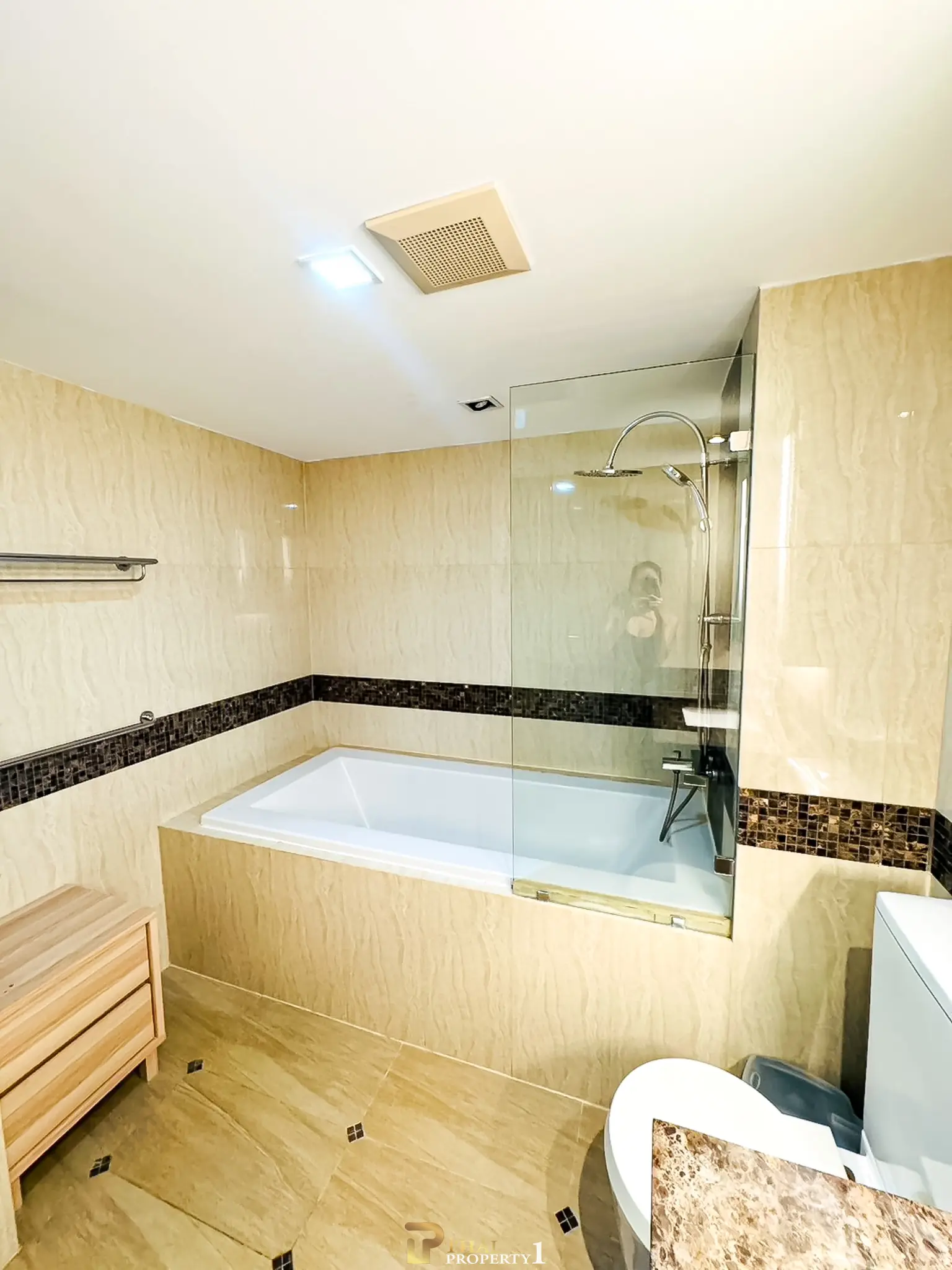 Foreign Name 1 Bedroom Condo for Sale at The Cliff Pratumnak Pattaya