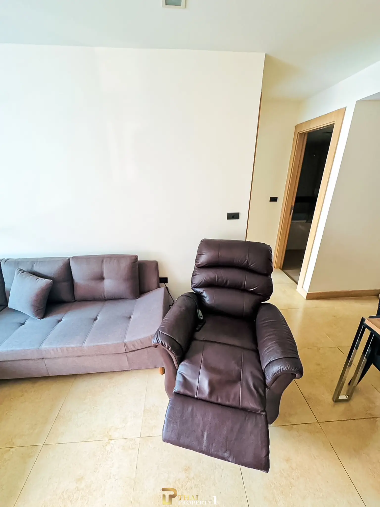 Foreign Name 1 Bedroom Condo for Sale at The Cliff Pratumnak Pattaya