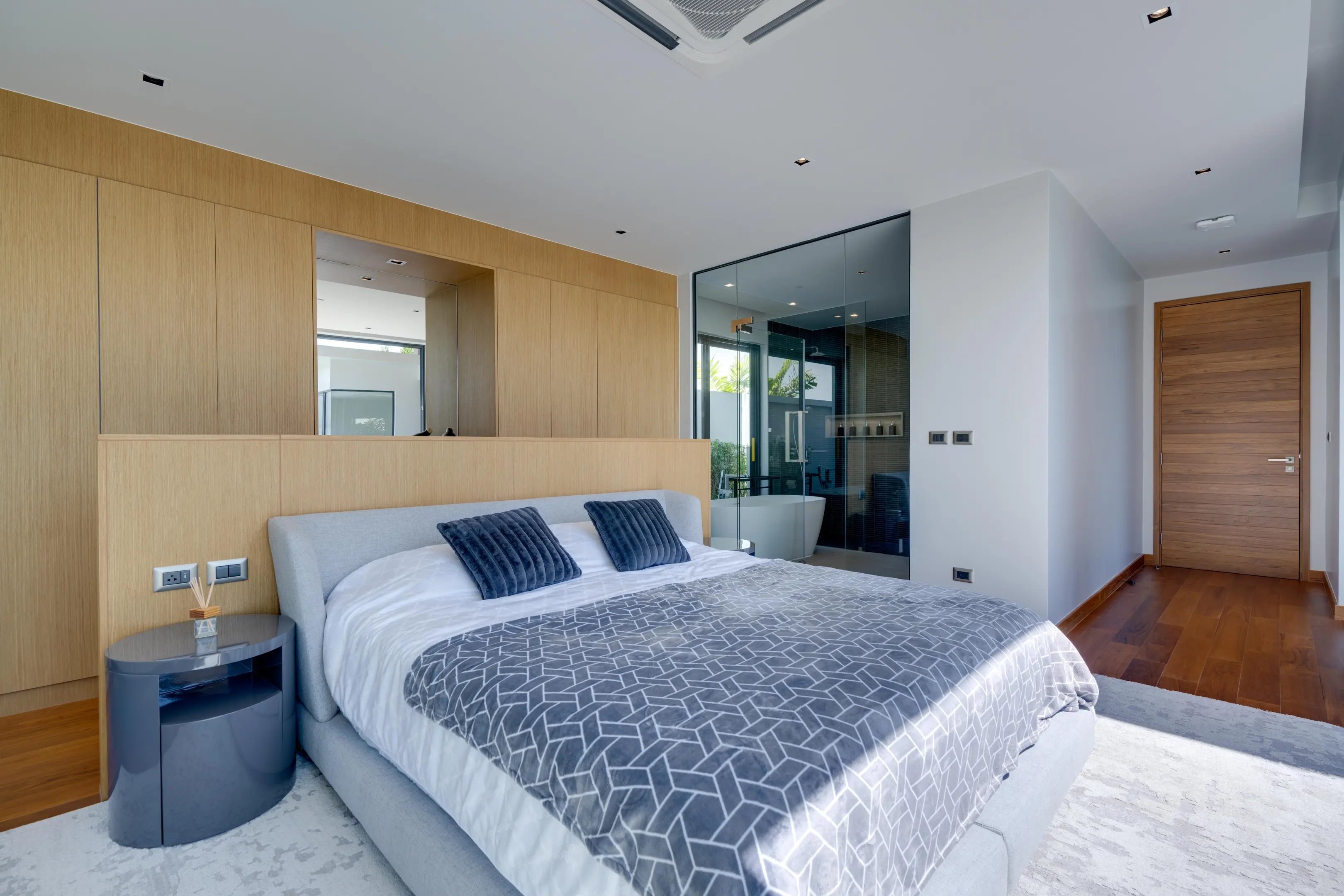 Botanica 4-Bedroom Luxury Villa Modern Loft Phase 1 – Contemporary Elegance in Bangjo