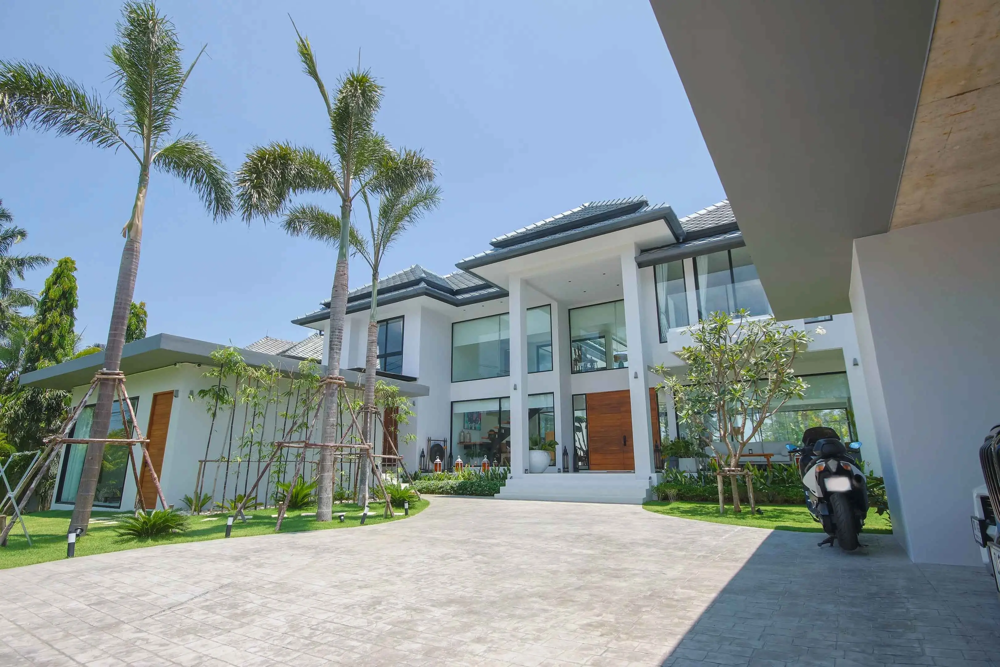 Elegant 5 Bedroom Golf Course Villa in Laguna, Phuket